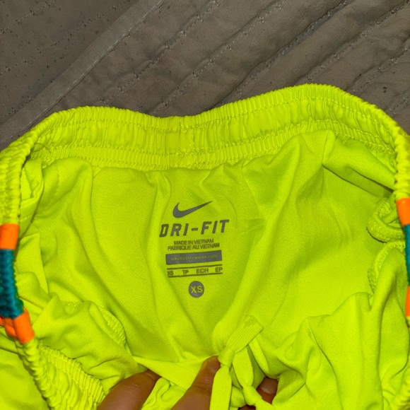 NIKE drifit shorts neon yellow XS - Picture 4 of 5